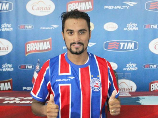 Tchô, 32 anos, trará sua grande bagagem para comandar o meio de campo do Tigre