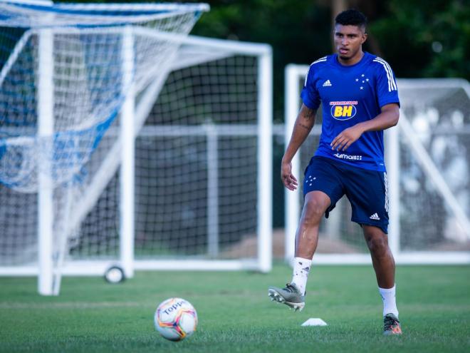 Volante quer rescindir com o Cruzeiro e cobra dívida de R$ 2 milhões