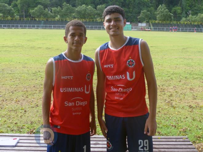 Vicente e Gabriel, ambos de 17 anos, treinam junto aos atletas profissionais