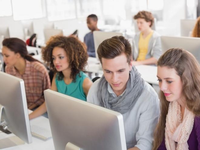Juntos, os cursos de administração e direito concentraram 48,5% do total de estudantes que fizeram o Enade, em 2018