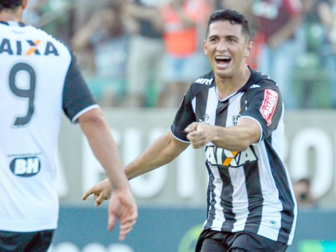 O lateral nunca se firmou no Atlético e agora assina contrato com o time carioca