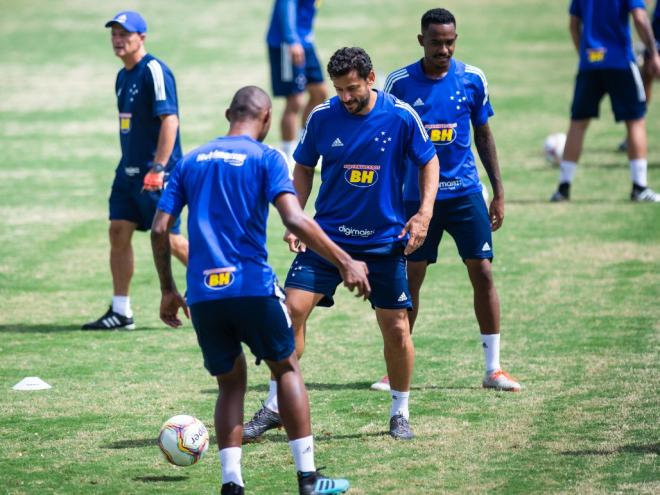 Futuro do atacante será definido na próxima segunda-feira, quando ele se reunirá com representantes do clube
