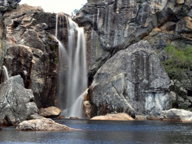 A Cachoeira do Crioulo é uma alternativa para viajantes interessados em trilhas e aventuras