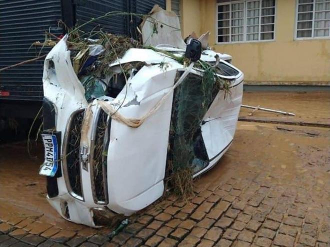 Em Iconha o volume de água arrastou carros pelas ruas, inundou um pavimento do Hospital Danilo Monteiro de Castro e o Centro registrou cerca de 1 metro de inundação.