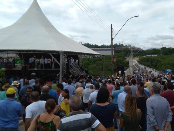 Palanque foi montado na entrada da  rua Albert Scharlet, no lado fabricianense 