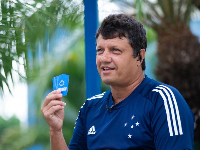 Adílson Batista não revelou quem vai jogar na estreia do time no Estadual, na quarta-feira
