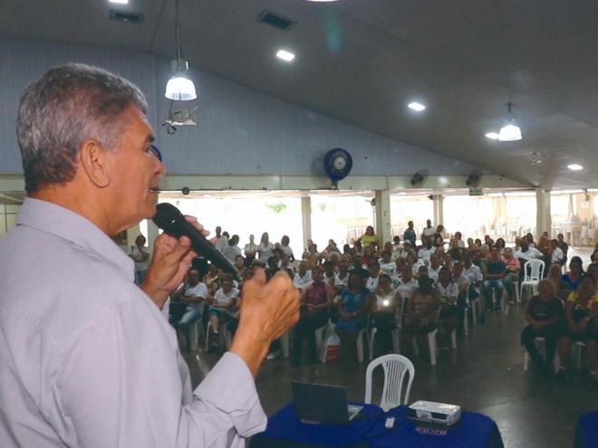 Presidente Elias Caetano Ferreira recepcionou os inscritos no Clube dos Pioneiros 