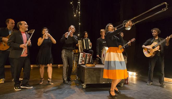 Grupo Galpão levará a Tiradentes o espetáculo De Tempo Somos - Um Sarau