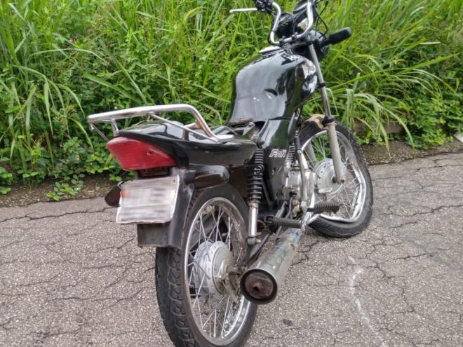 Condutor da motocicleta foi levado inconsciente para o hospital 