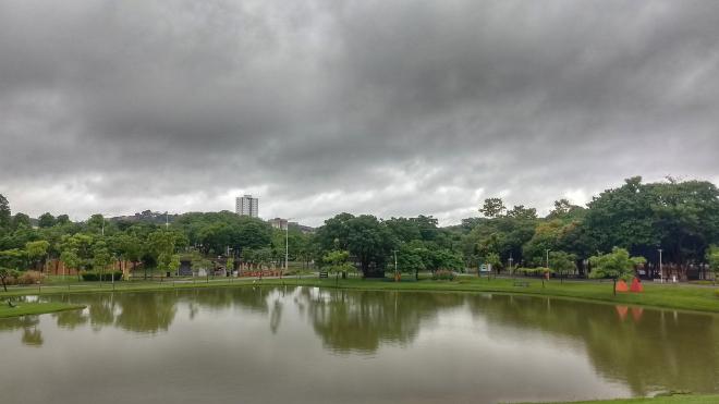 Imagem às 8h14 no Parque Ipanema, Ipatinga. Somente chuvisco. 