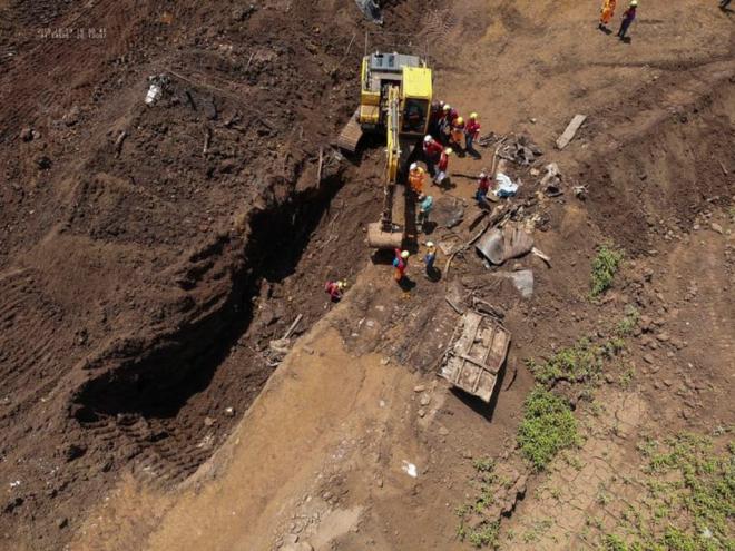 O Corpo de Bombeiros de Minas Gerais durante buscas de vítimas do rompimento da barragem da Mina Córrego do Feijão, em Brumadinho, na região metropolitana de Belo Horizonte