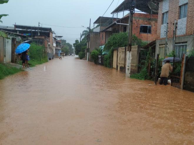 Pontos de alagamento no Cachoeira do Vale inspiram atenção da Defesa Civil em Timóteo