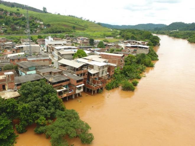 Chuva intensa provocou alagamentos em Coronel Fabriciano