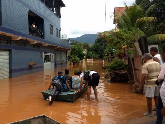 Área inundada no distrito de Cachoeira do Vale, Timóteo, um dos municípios atingido por enchente 