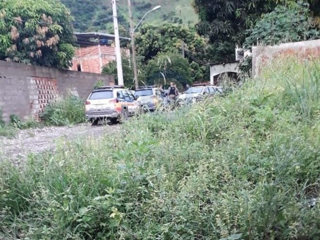 Casa no bairro Santa Terezinha era usada na produção da planta da maconha em estufas