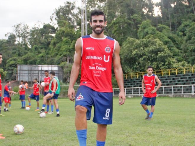 Rodrigo Spernega, 23 anos, chega para disputar a condição de titular no meio campo do Tigre