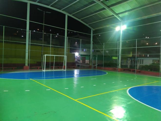Os serviços realizados envolvem nova pintura e reposição de gols, redes, tabela de basquete, entre outros 