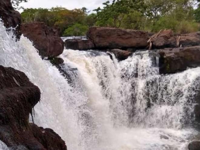 A ocorrência foi no fim da tarde de domingo (2) quando menino de 10 anos, ao companhar a família em visita à cachoeira,  foi arrastado pela água