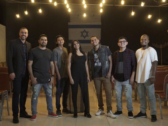 Os integrantes da Essence se surpreenderam com o sucesso do primeiro single