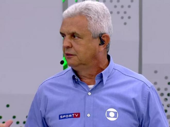 Além da carreira sólida dentro de campo, ele atua também como comentarista de arbitragem na TV