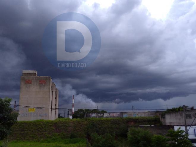 Devido à umidade que vem do oceano Atlântico, o sábado (8) e domingo (9) devem ter forte presença de nuvens no céu 