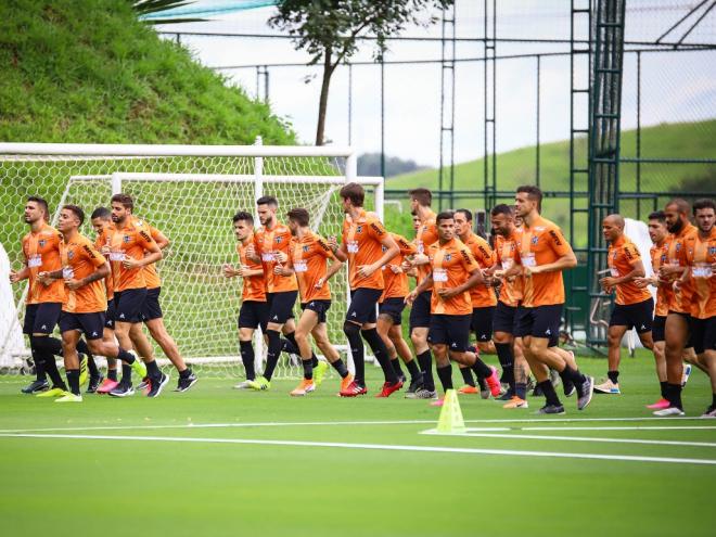 Elenco treina visando à partida contra o Campinense, na quarta-feira