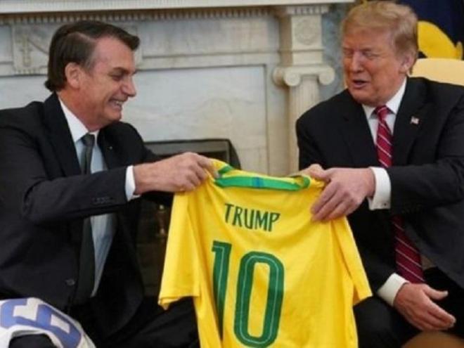 Em visita de Jair Bolsonaro a Washington, em março do ano passado, o presidente brasileiro aceitou abrir mão de seu status de país em desenvolvimento na OMC em troca do apoio dos EUA à entrada do Brasil na OCDE 