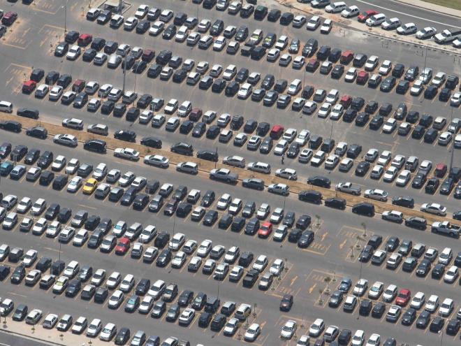   Quem deixar de pagar o IPVA paga multa de 0,3% ao dia, até o 30º dia, e 20% após esse período, além dos juros 