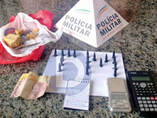 A pedra de crack e porções de cocaína foram aprendidas no cerco da PM