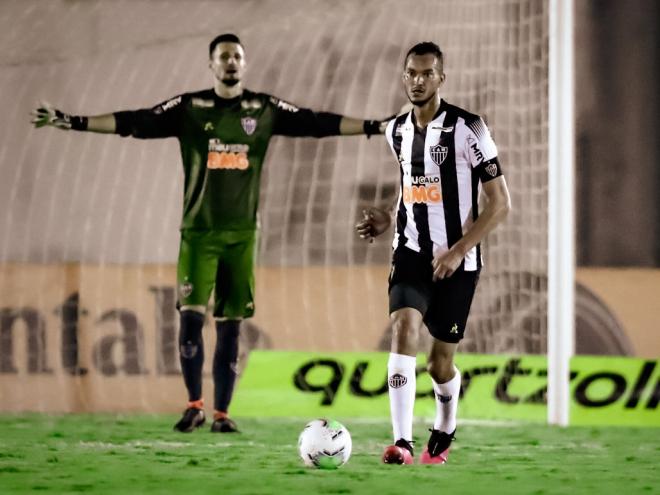 Zagueiro Réver disse que o time precisa ser mais agressivo em campo
