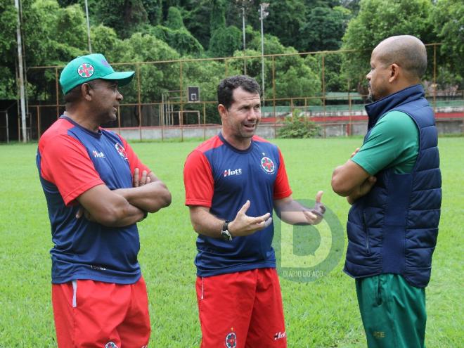 Comissão técnica passou ao elenco a importância de não repetir os erros da estreia, quando dois jogadores foram expulsos