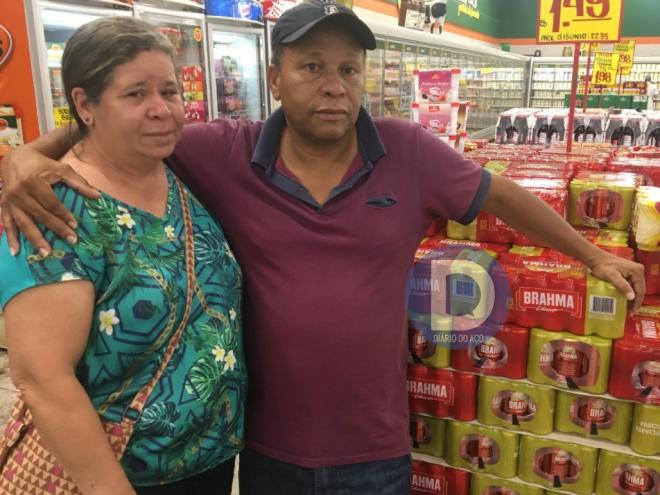 Maria Aparecida e Miguel Rosa foram às compras nesta sexta-feira