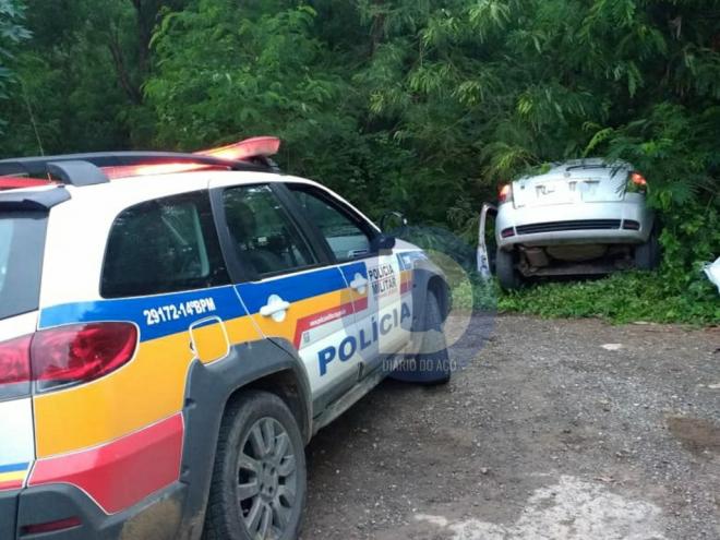 Bandidos levaram Fiat Palio de motorista do 99 e carro foi recuperado durante a madrugada