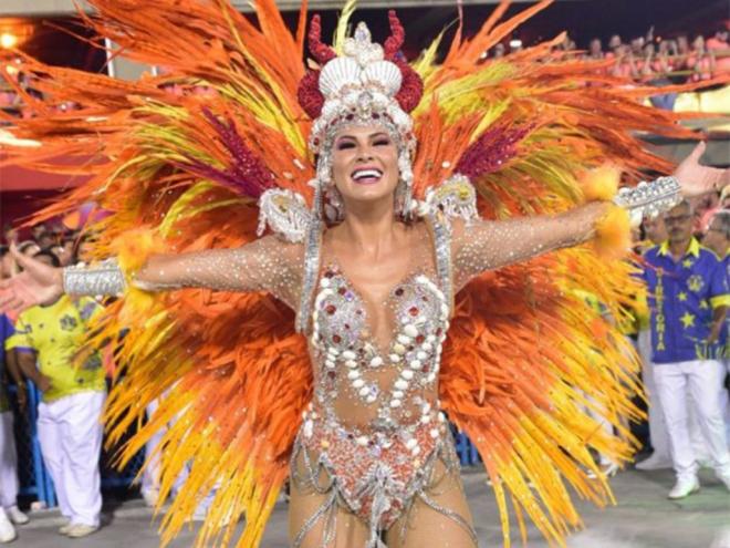Livia Andrade: beleza e criação carnavalescas