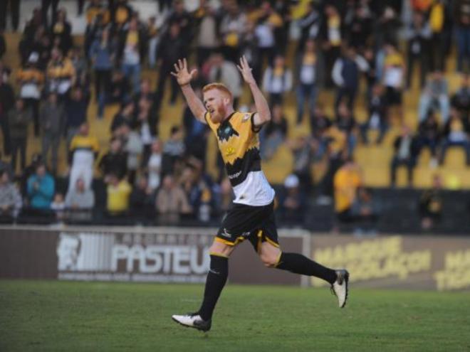 Técnico Adílson Batista quer contar com o volante para a Série B deste ano