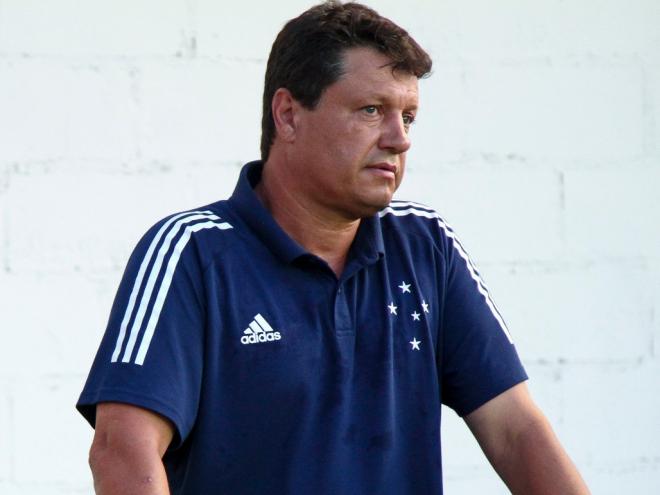  Treinador admitiu erros, mas disse que é preciso tempo para encaixar a equipe