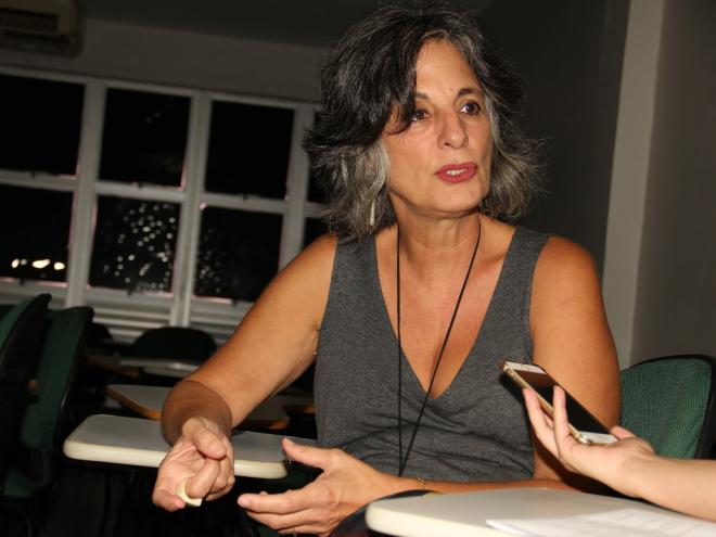 A professora Mônica Baptista avalia um retrocesso nas políticas voltadas para a Educação 