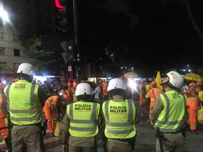 as polícias Militar e Civil também listam algumas dicas de prevenção e explicações simples de como o folião deve agir em caso de ser vítima de furtos, roubos, agressões e outros crimes