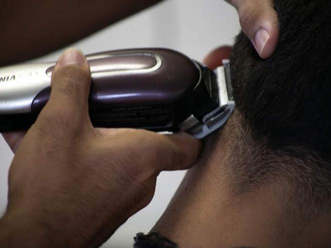 Desde o ano passado, a oficina promove a capacitação para alguns e é espaço de cuidado e beleza para outros
