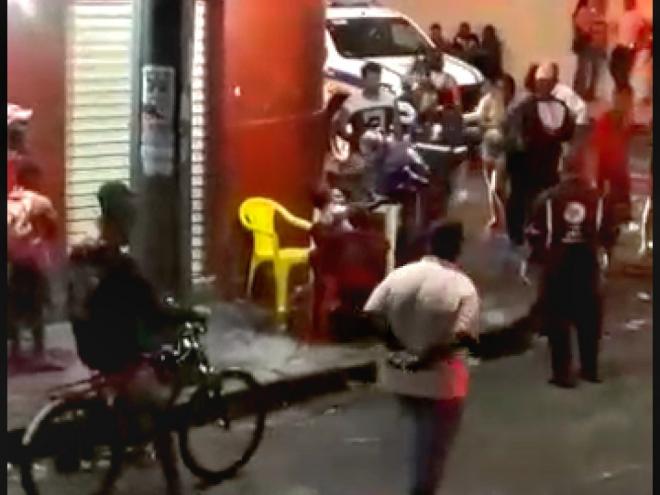 Vítima estava em mesa de bar quando atirador chegou pelas costas