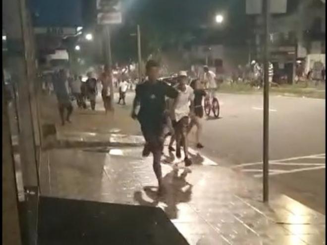 A exemplo de uma ocorrência de sábado, a fuga em massa ocorreu sentido a avenida Macapá e deixou marcas 