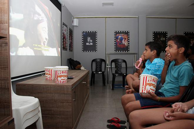O público se diverte com os filmes exibidos no Contém Cultura