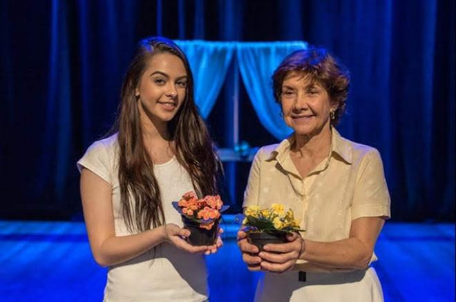 A veterana atriz Ana Rosa (à direita) atua em Violetas na Janela