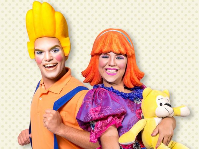 No palco, Caju e Ariela se divertem e encantam o público