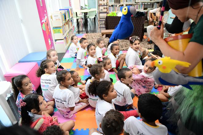 Espaço permite leitura de livros, formação, troca e aprendizagem