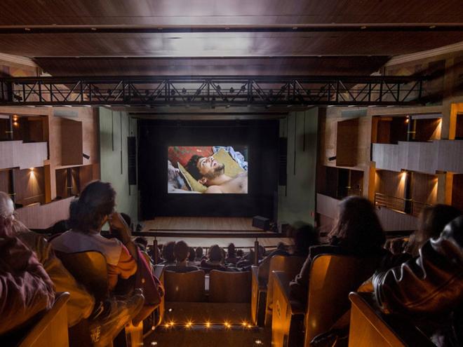 A programação é gratuita e exibe filmes nacionais e internacionais