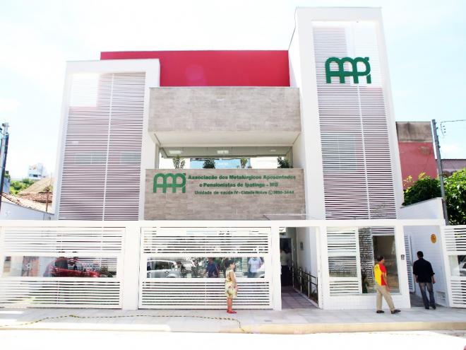 Parte dos funcionários está trabalhando de casa e a marcação de consultas foi suspensa