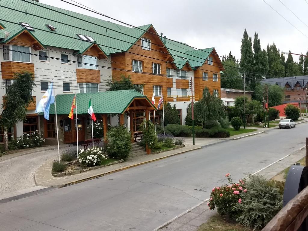 Rede de hospedagem começa a fechar a novos hóspedes e clientes agora são turistas em quarentena e estrangeiros à espera de voos de regresso