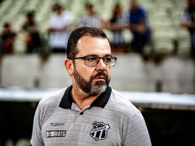 Enderson deixou o comando do Ceará na terça-feira para assumir o time celeste, que demitiu Adílson Batista no domingo