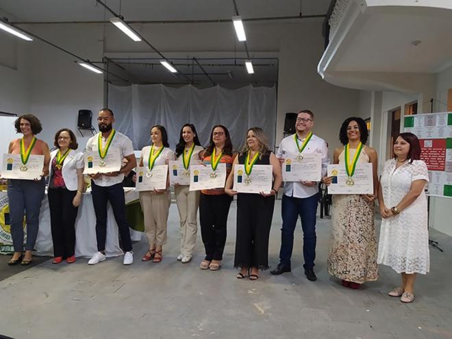 O registro dos professores homenageados com medalha em Mariana